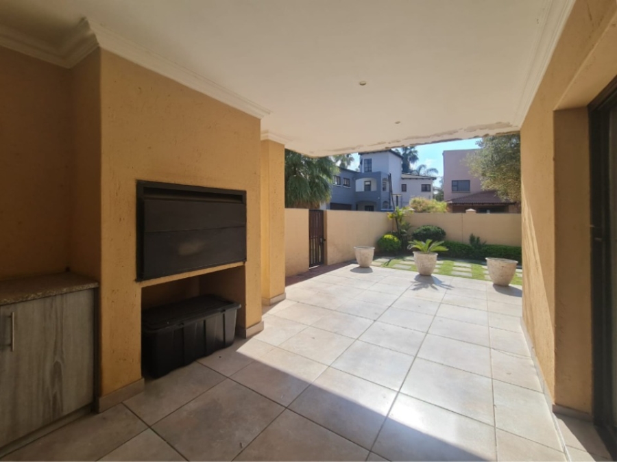To Let 4 Bedroom Property for Rent in Melodie North West